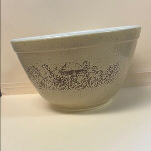 Corning Pyrex Bowl with Mushroom Design #401. 750ml. Vintage